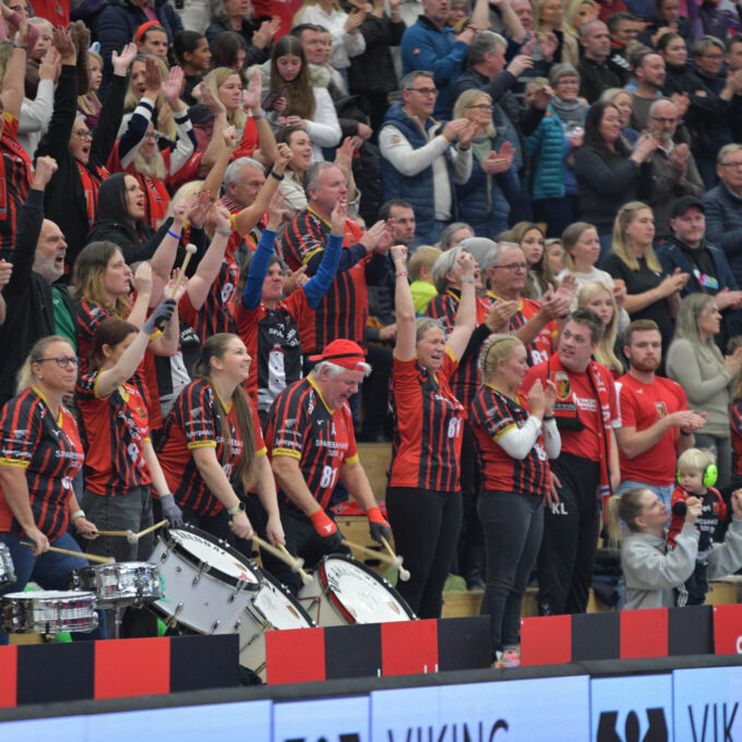 ØIF Arendal sine tilskuere og Svermen hadde mye å juble for under Folkets kamp mot Fjellhammer.